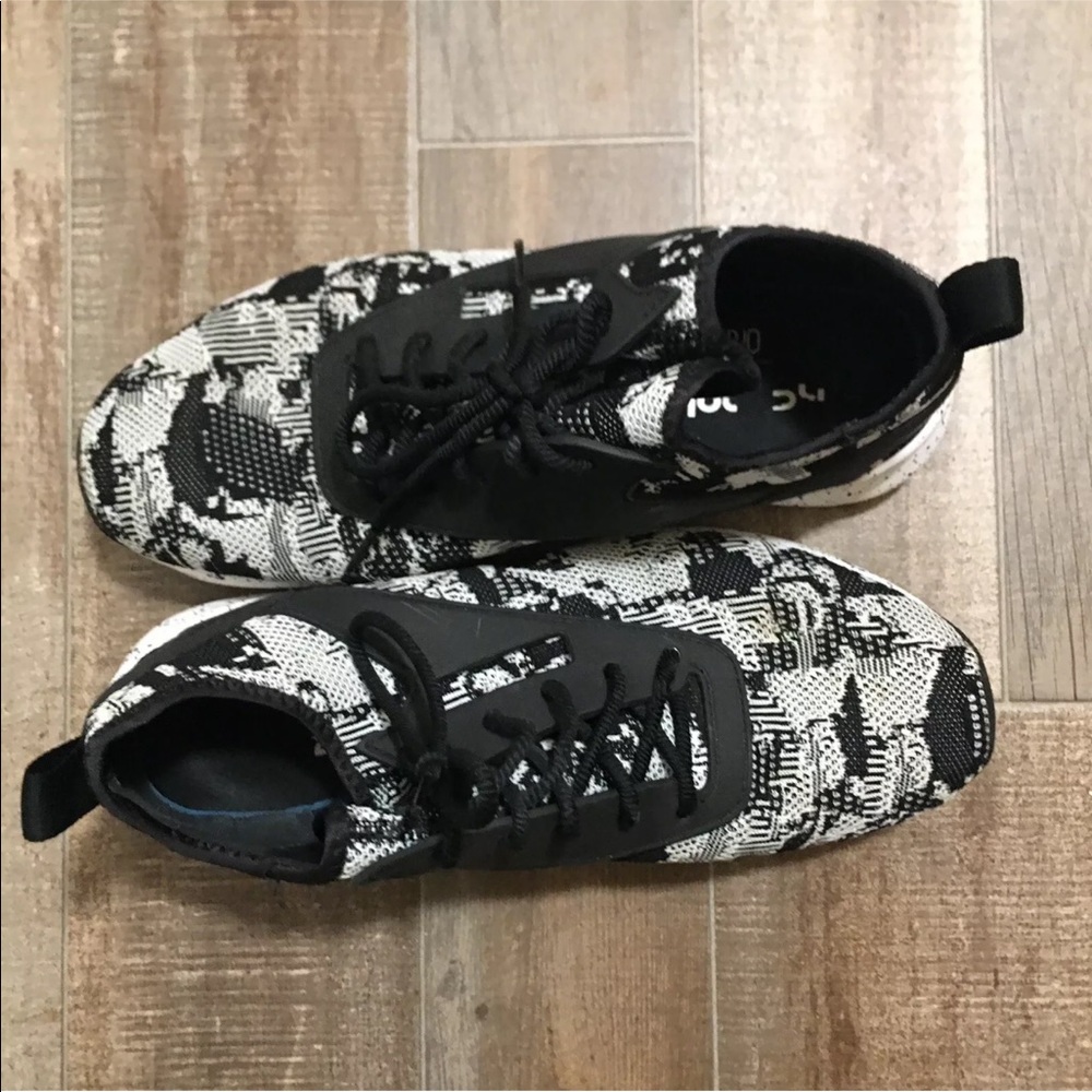 Reebok Zoku Runner HM Casual Shoes